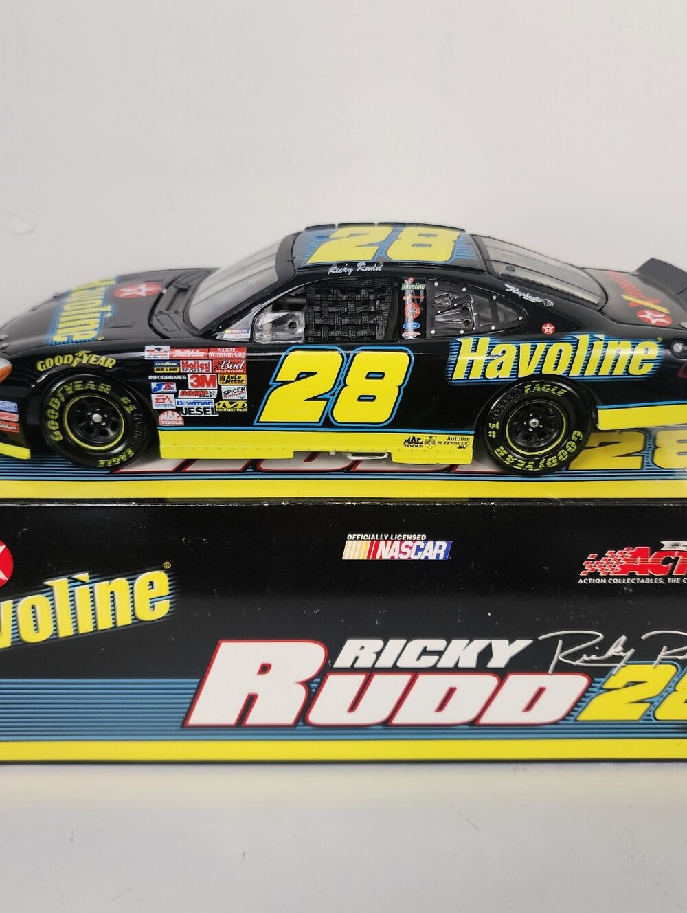 NASCAR 1/24 Ricky Rudd #28 Black & Yellow Die-Cast Race Car /17436 Ford Action